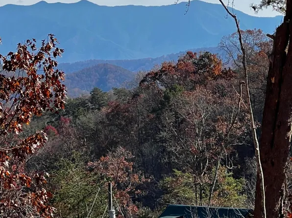 Bear Valley Rd, Sevierville, TN 37876