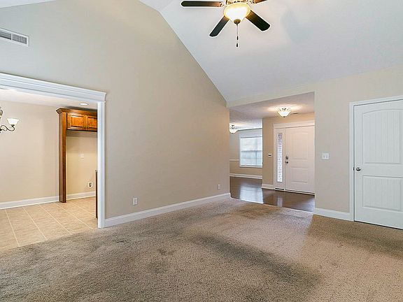 2nd image of 905 Laramie Ct