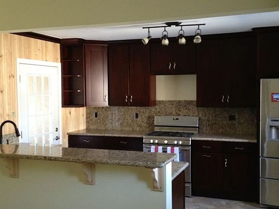 5th image of 1011 E Vine Ave