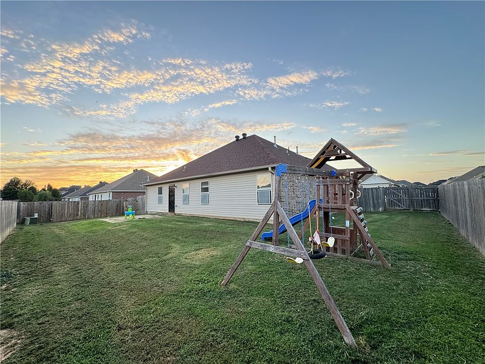 2nd image of 611 Lasso Ln
