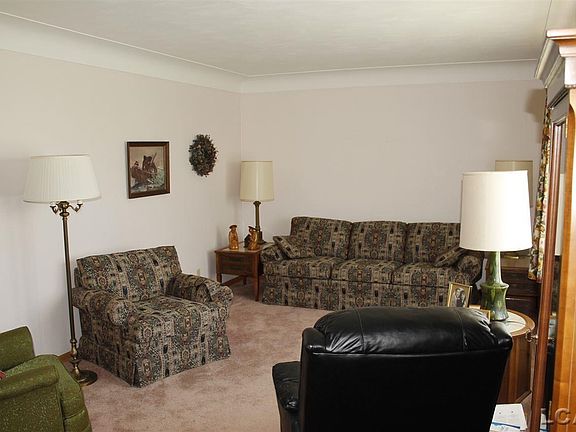 5th image of 905 River Acres Dr