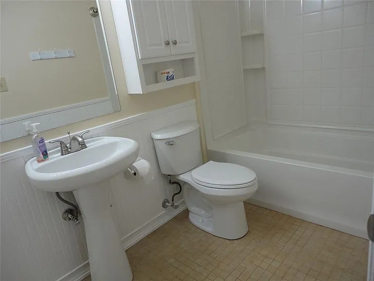 403 Northdale Ct — Photo 9