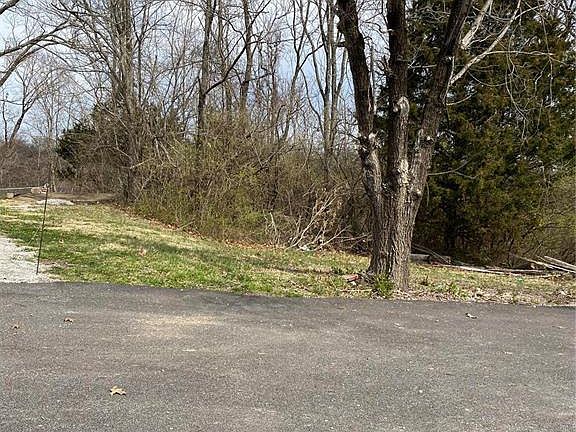3rd image of 3401 Henry Dr