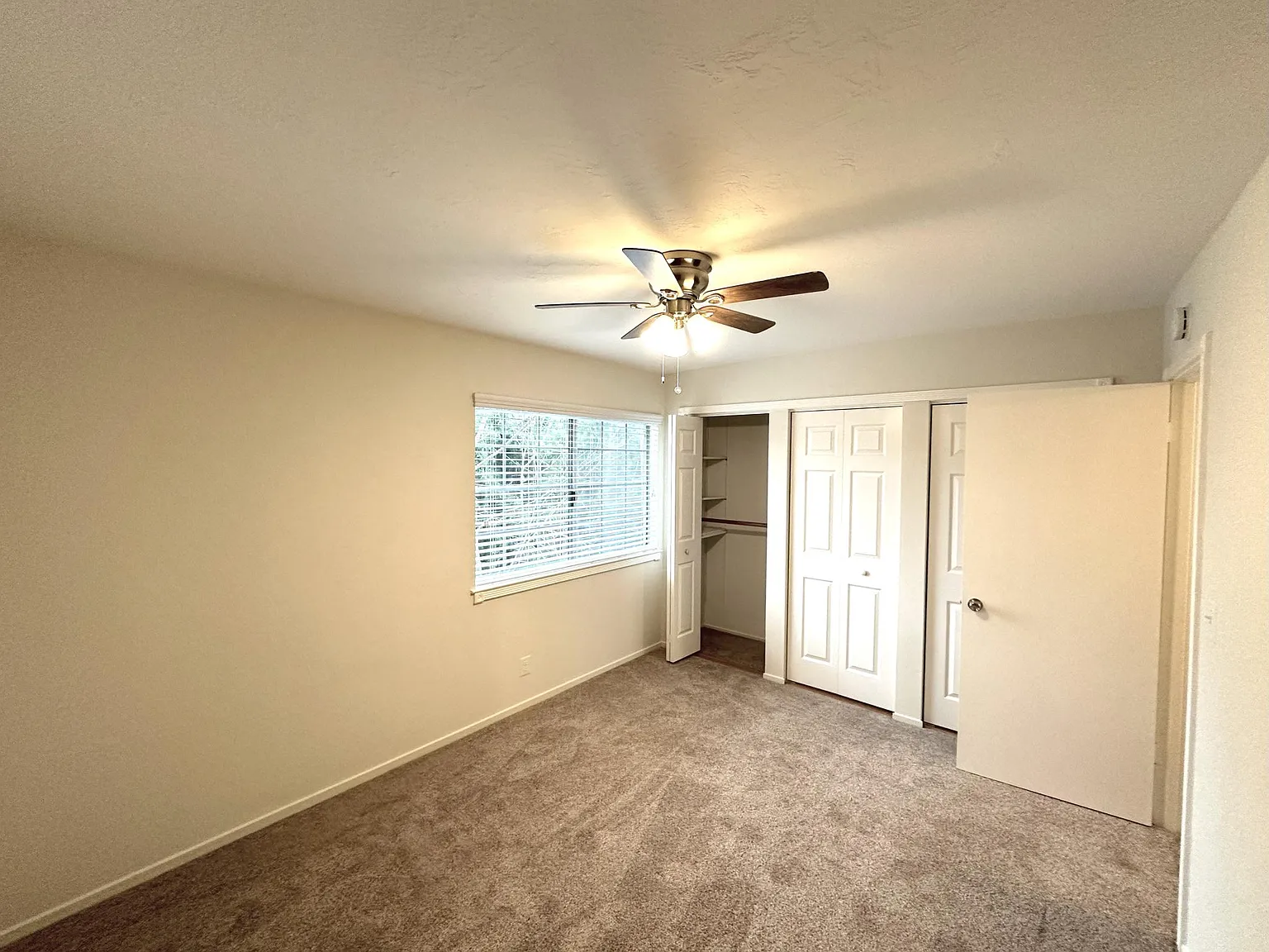 3 bed, 1.5 bath, 1170 sqft, $3,975 — Photo 4