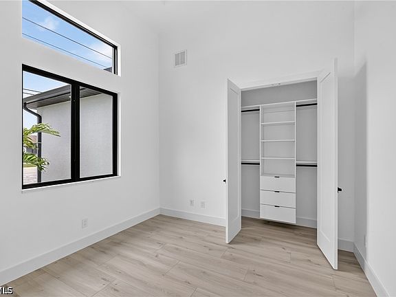 5th image of 3004 Chiquita Blvd S