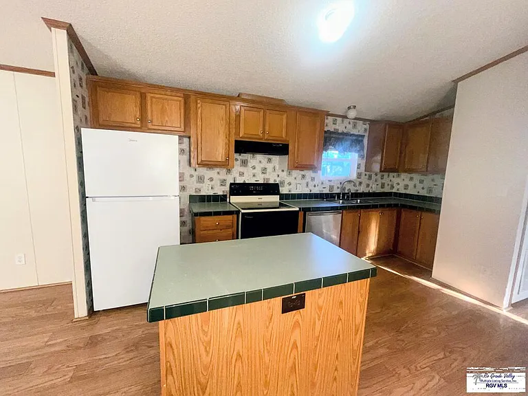 15953 Date Dr — Photo 10