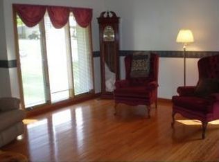 909 Oakstone Dr, Johnson City, TN 37601