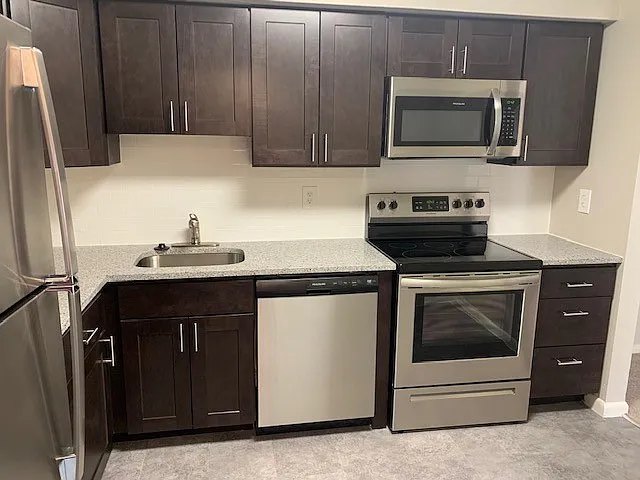 Metropolitan Tareyton Estates — Photo 9