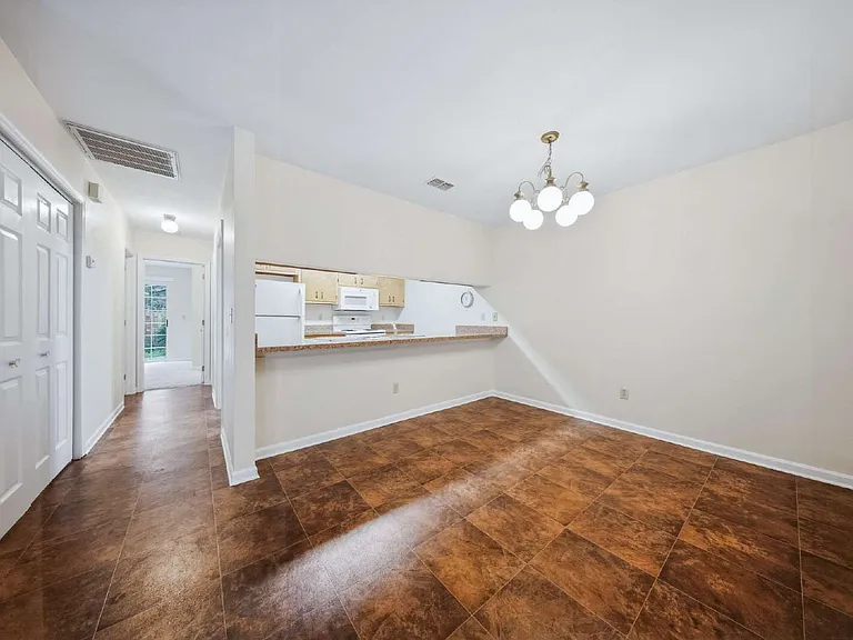1402 Sturbridge Pl — Photo 14