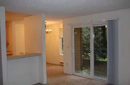 1 Bdrm 1 Bath. Ground Floor Condo Rental. Great Edmonds Location, Swimming Pool! — Photo 3