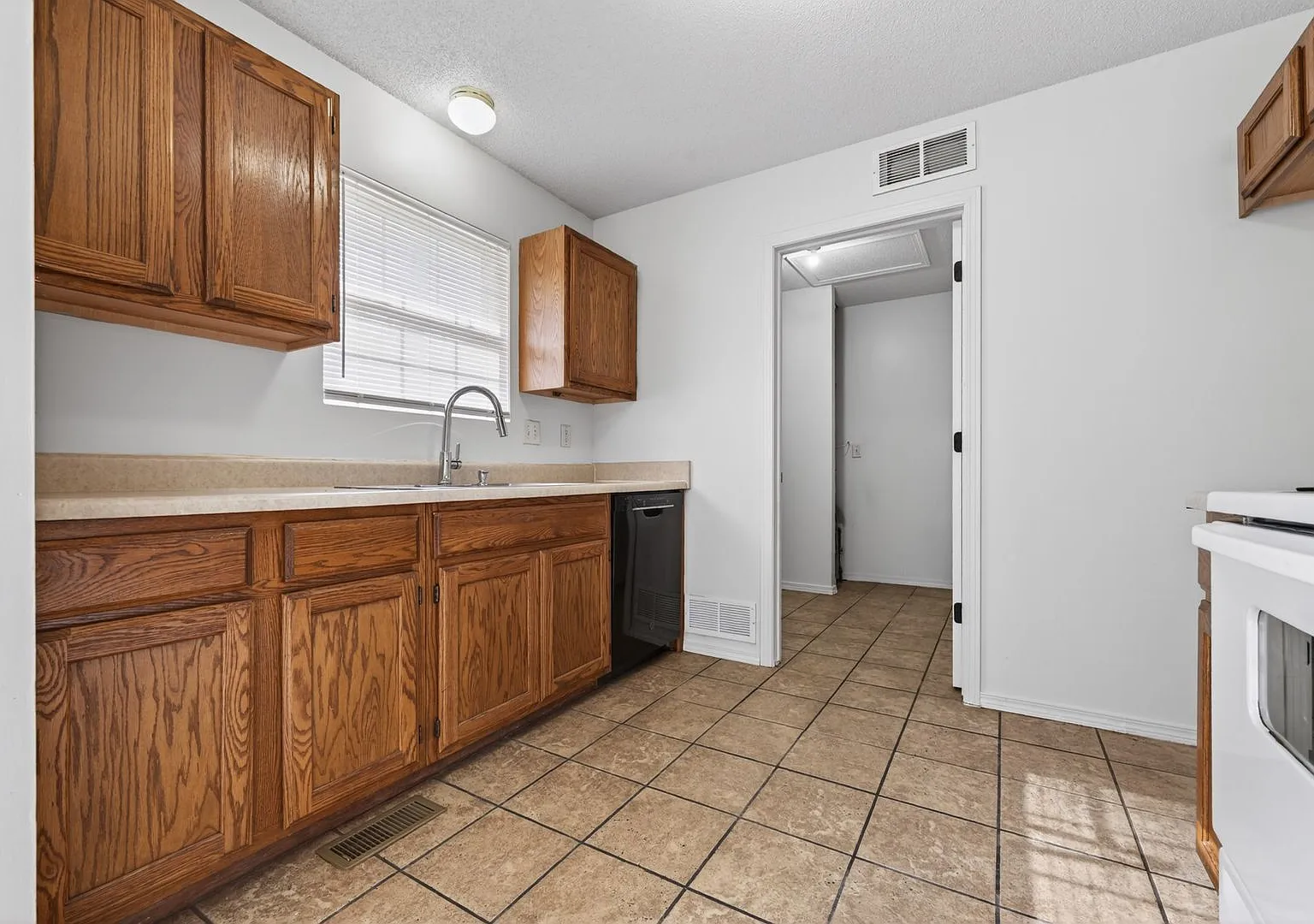 Kingdom Elizabeth Duplexes — Photo 1
