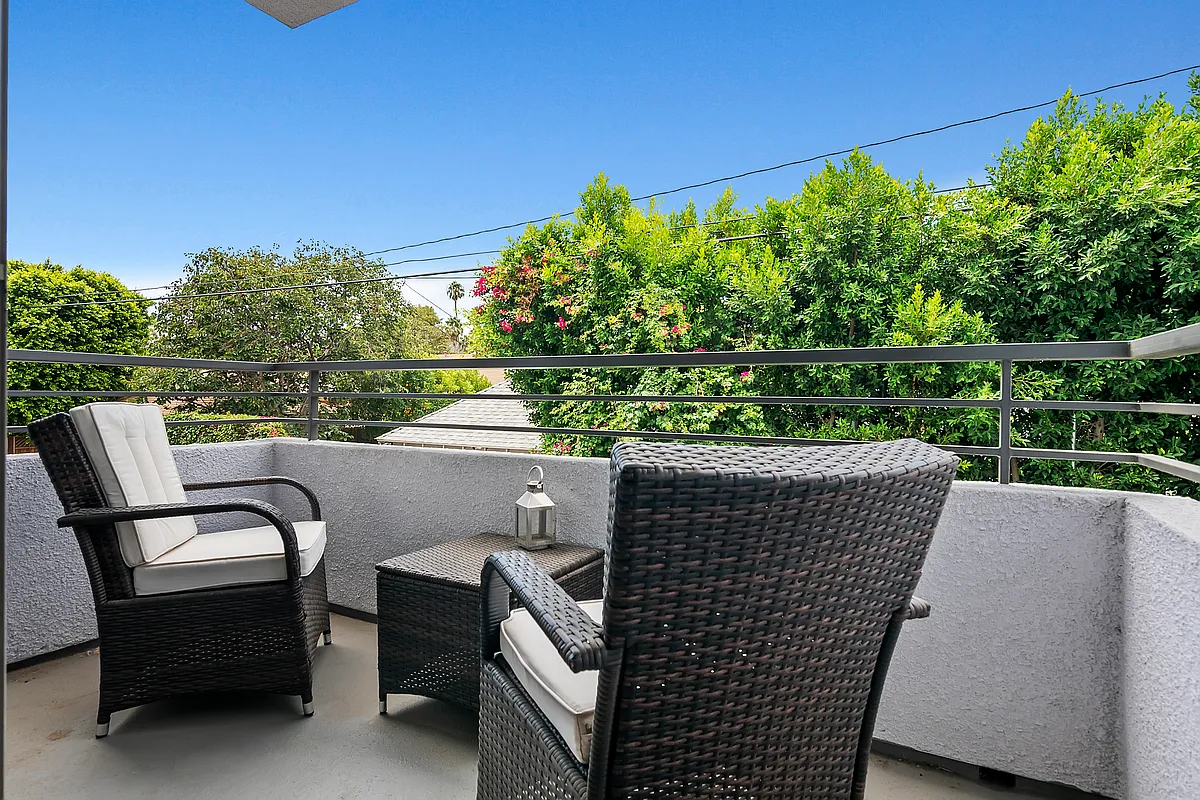 Building Photo - 4455 Hazeltine Ave #106