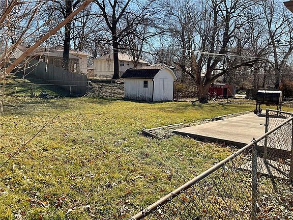 3rd image of 9717 Donnelly Ave