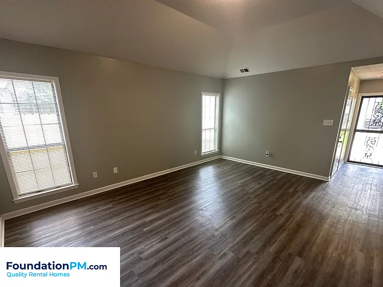 2293 Hometown Dr — Photo 8