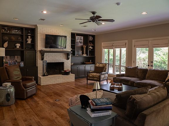 5th image of 325 Willow Dr