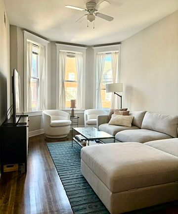 2nd image of 1814 N Wood St APT 3