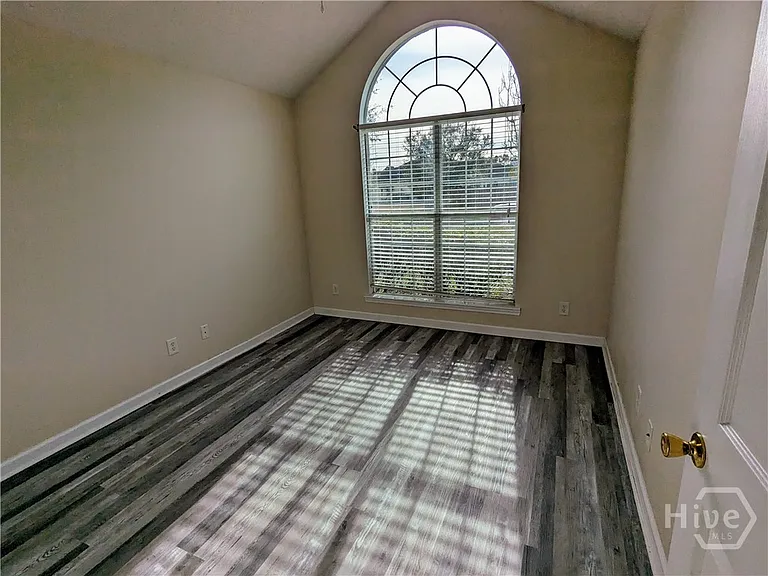 89 Carlisle Ln — Photo 18