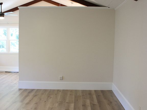 4th image of 300 Daniel Dr #2