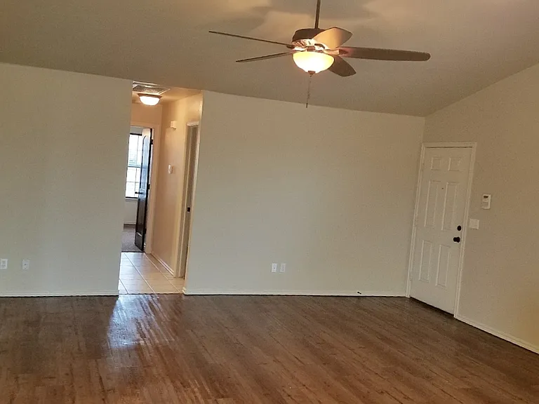 2508-2510 Leeds Ln — Photo 12