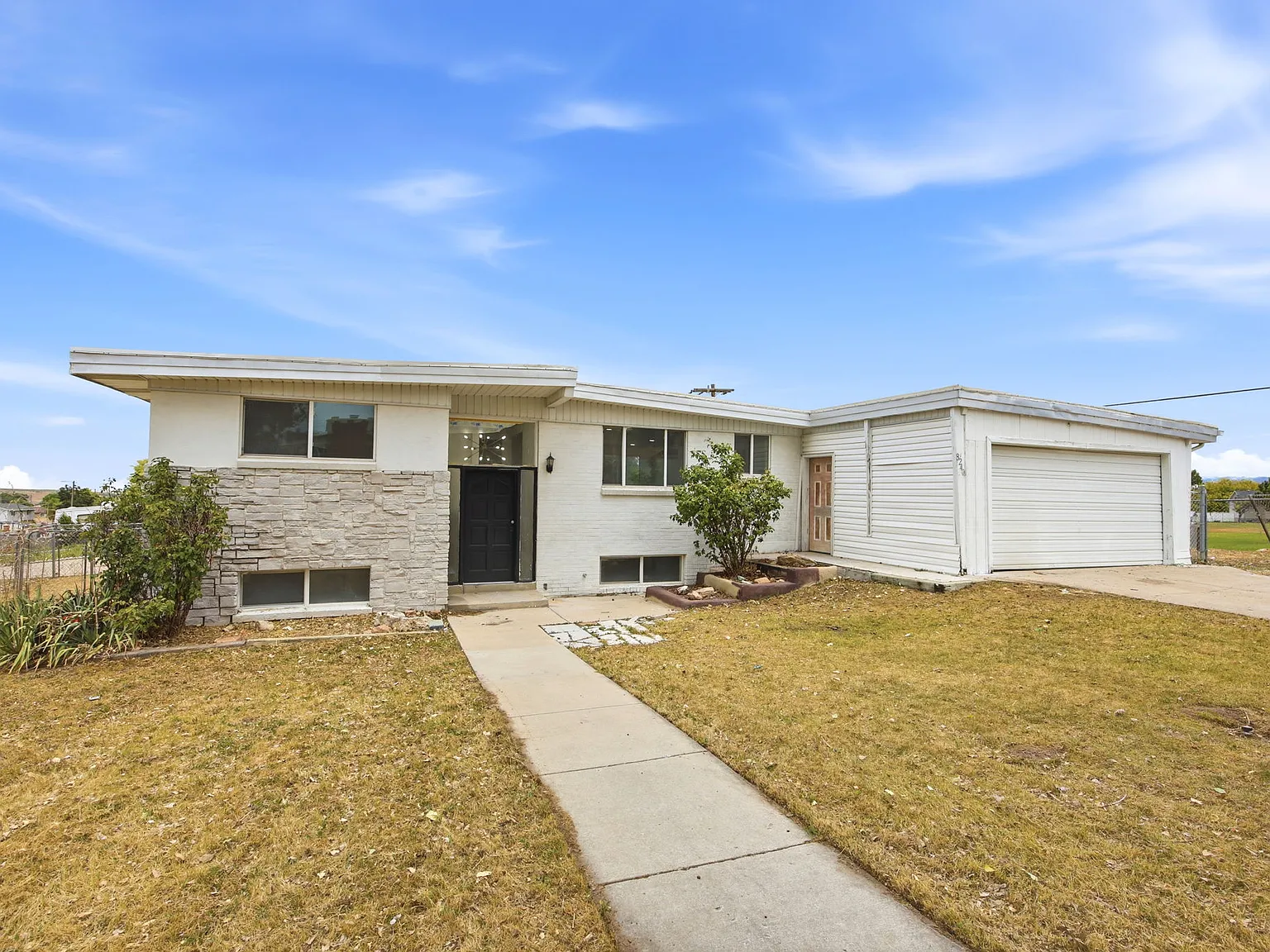 3 bed, 1155 sqft, $2,300 — Photo 2