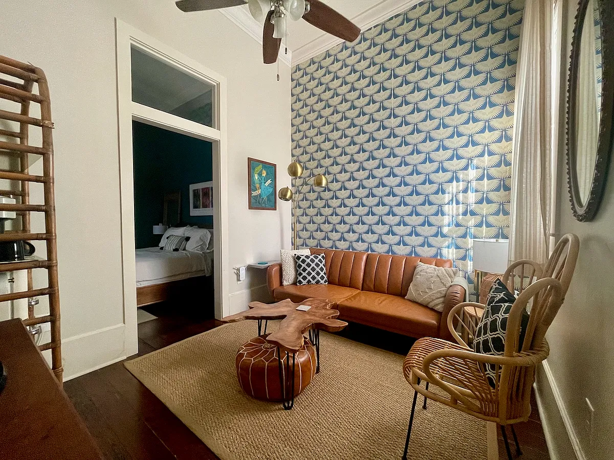 Private living room with tall ceilings and ceiling fan - Saint Ann St