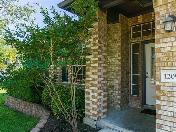 4th image of 1209 Sweet William Ln