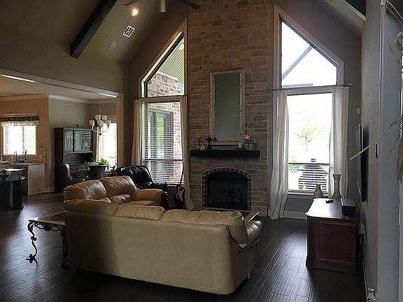 3rd image of 500 Bendelow Dr