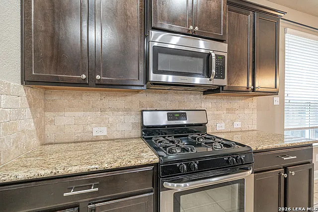 12911 Brewster Ml — Photo 9