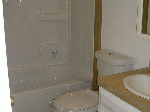 2nd image of 3736 Watseka Ave APT 5