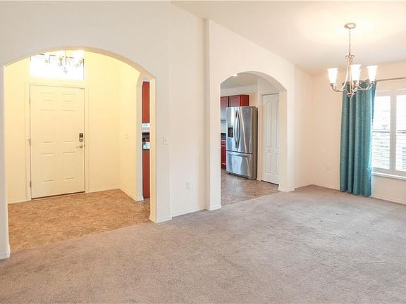 4th image of 275 Bentley Oaks Blvd