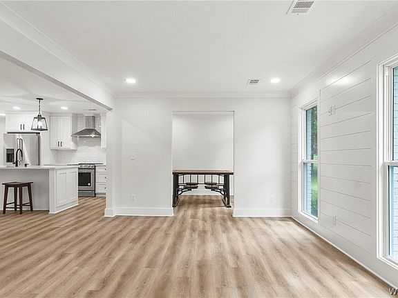 3rd image of 4408 Cloverdale Est