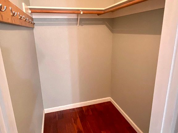 3rd image of 490 Millstream Dr