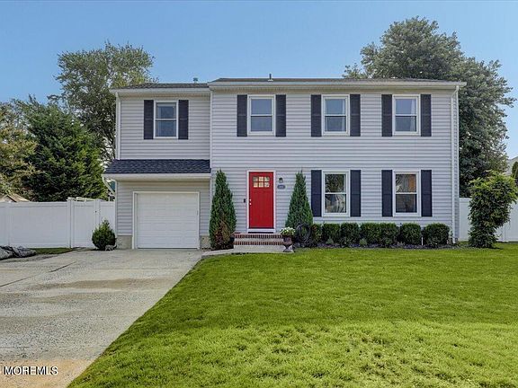 2nd image of 1639 Melville Street