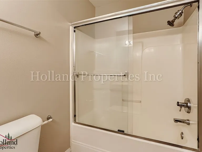 3133 NE 13th Pl — Photo 17