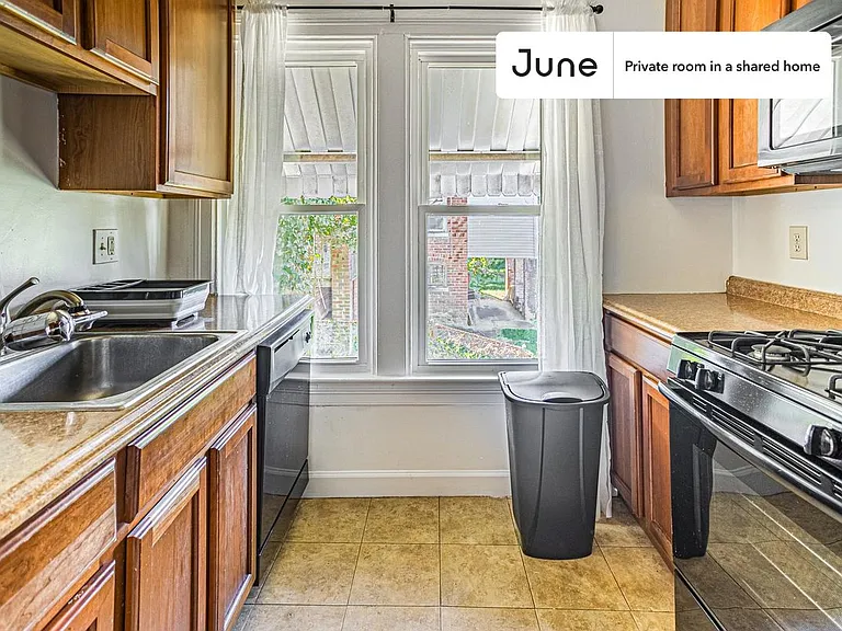1214 Michigan Ave NE #D — Photo 4