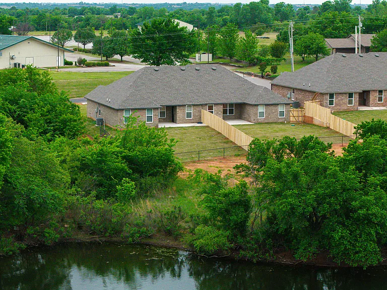 2298 E Sooner Rd — Photo 53