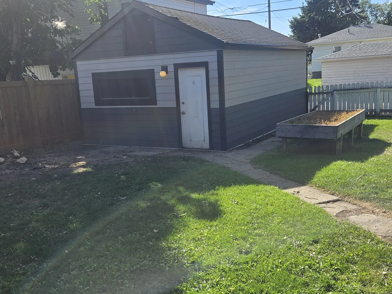 Charming 2-Bedroom House with Detached Garage in Strathearn 9538-86 Street — Photo 2