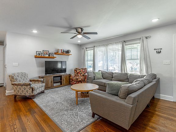 2nd image of 315 Vista Dr