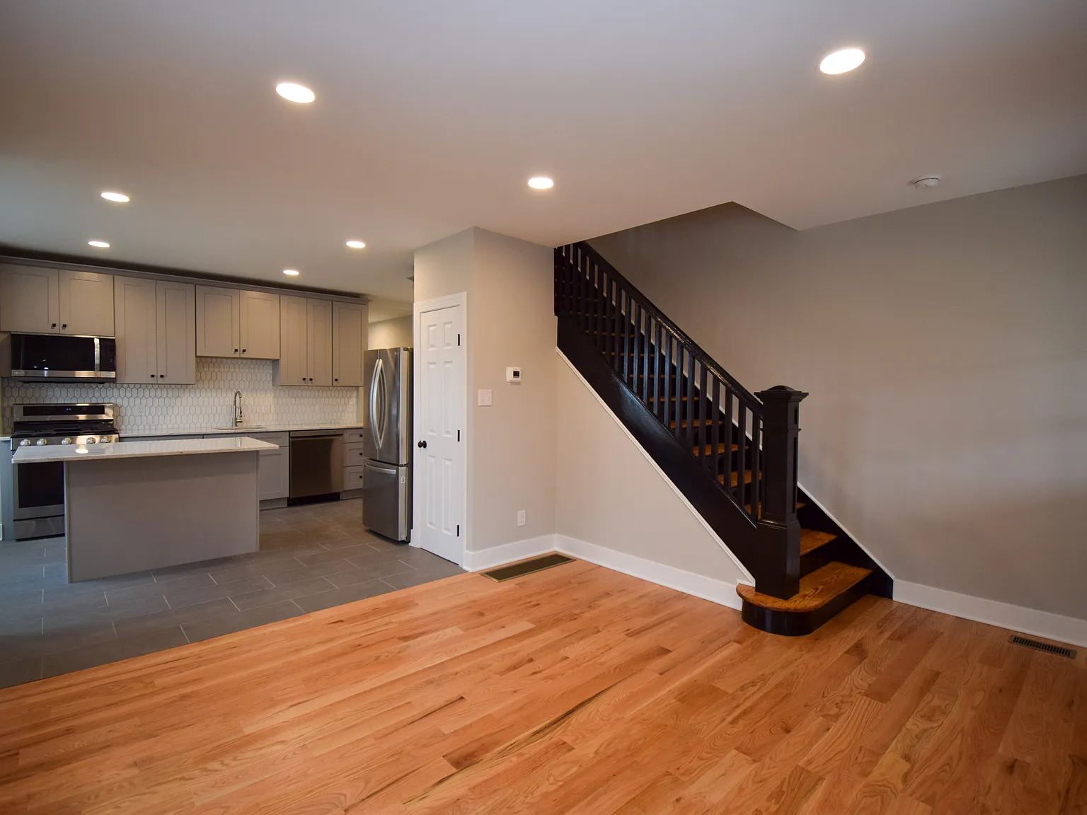 2 bed, 1224 sqft, $2,300 — Photo 2