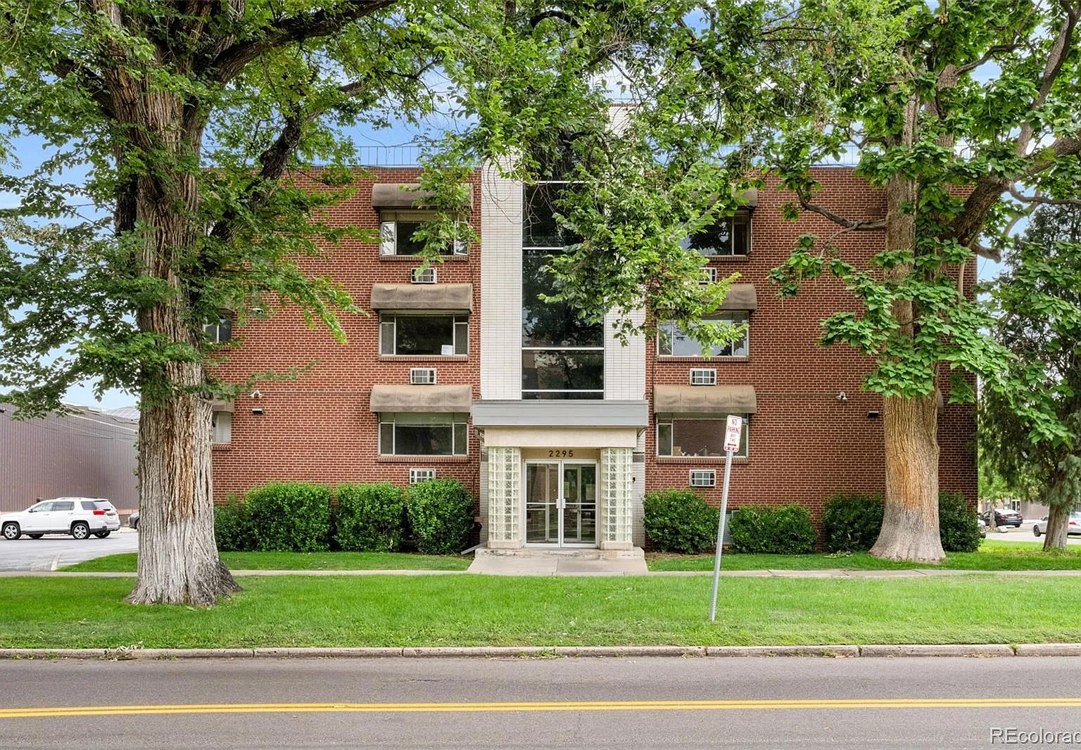 2 bed, 1.0 bath, 854 sqft, $1,750 — Photo 3