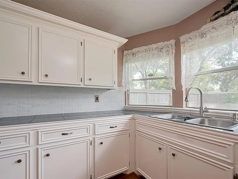 1103 Cheyenne Meadows Dr — Photo 21