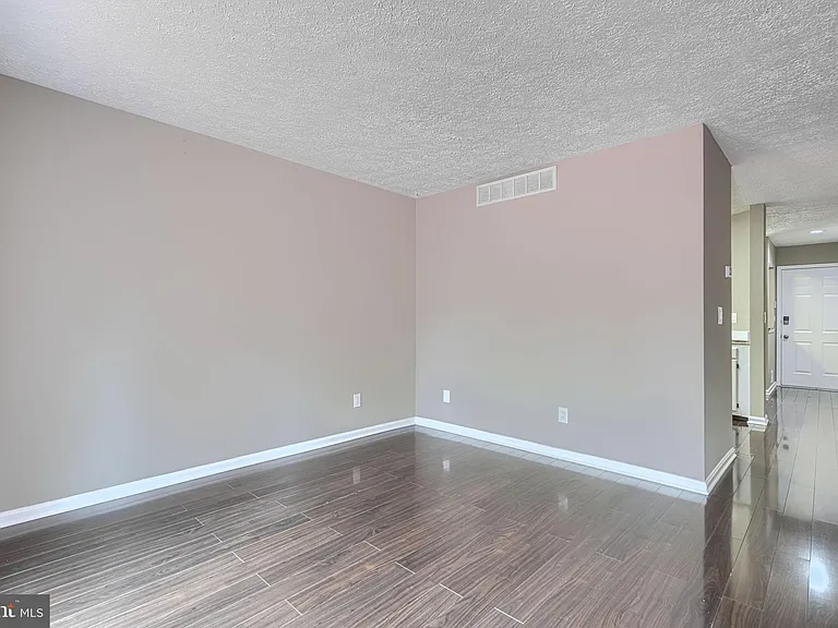 2332 Darby Ct — Photo 7