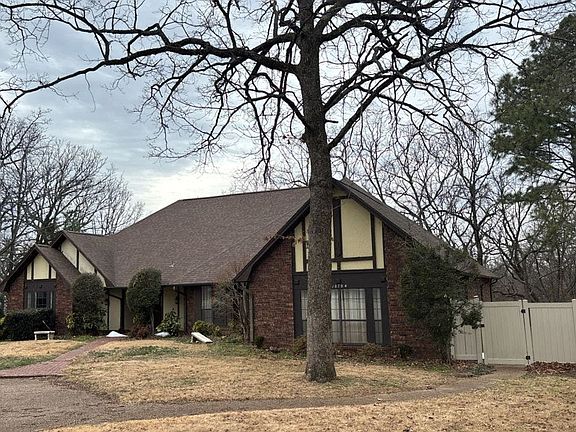 2nd image of 10704 Castleton St