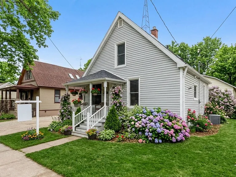 514 Franklin Ave — Photo 2