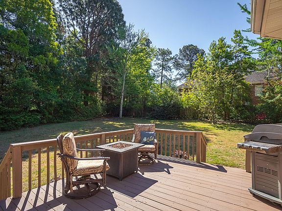 4th image of 205 Red Oak Ln