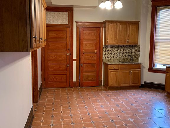 4th image of 2113 S Fairfield Ave #1F
