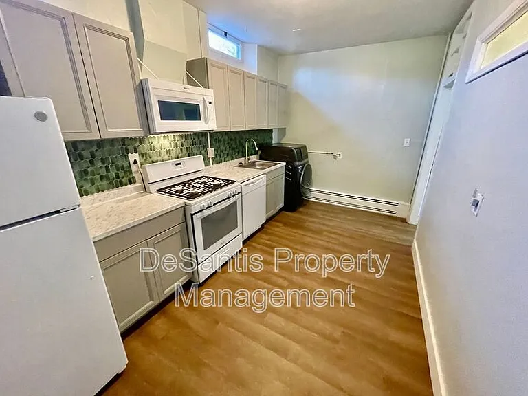 425 Walnut St #2 — Photo 15