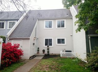 1576 Goldenrain Ct, Reston, VA 20190