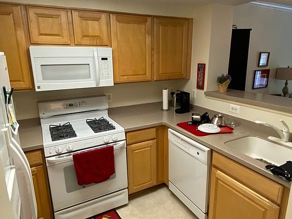 4th image of 3830 9th St N #208W