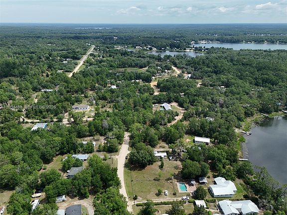 4th image of 225 Mirror Lake Dr
